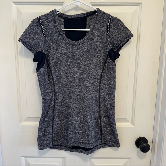 Lululemon Star Runner Short Sleeve Shirt In Black/Gray
Size 8 - Picture 4 of 6